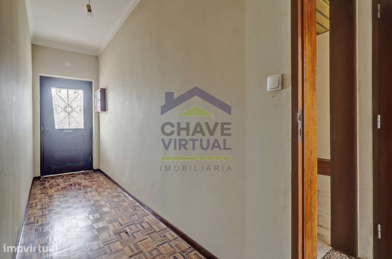 Moradia V3 com Terreno Urbano e Garagem - Seixal, Lourinhã-7