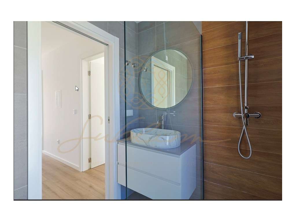Moradia Nova com 4 Assoalhadas, Garagem Box e Piscina!-31