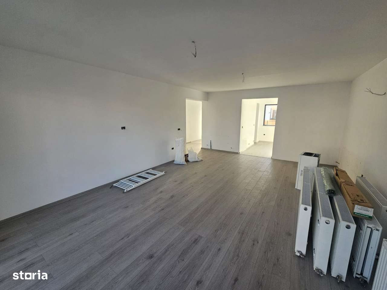 Casă de vânzare în Curtea de Argeș. - Imagine principală: 4/20