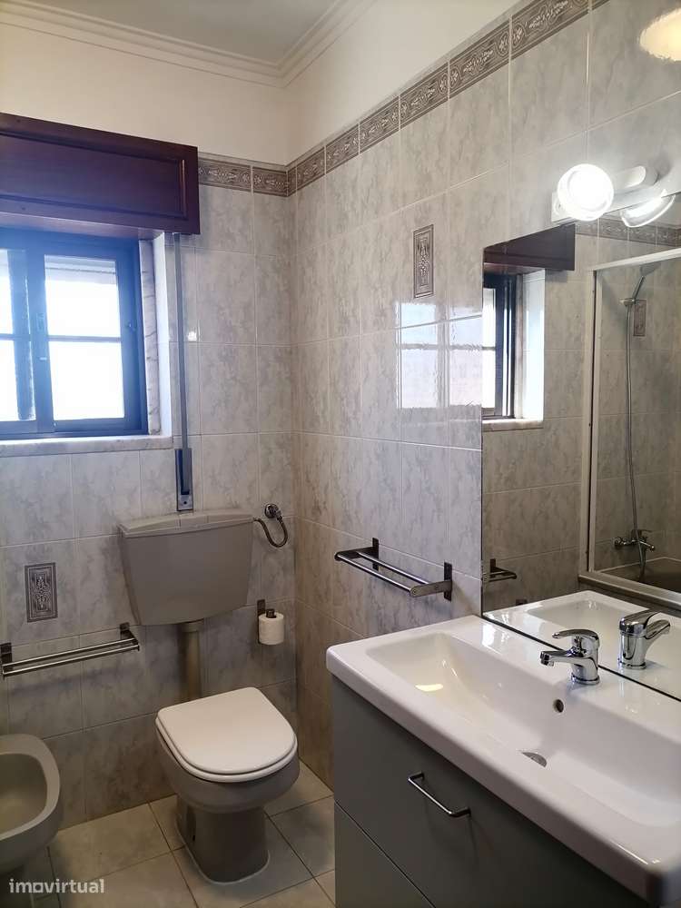 T3 Centro de Queijas, Oeiras. Com Parqueamento e Arrecadação.-19