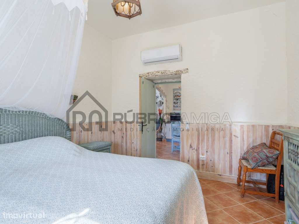 Moradia com Anexos e Vistas Deslumbrantes em Zona Tranquila-10