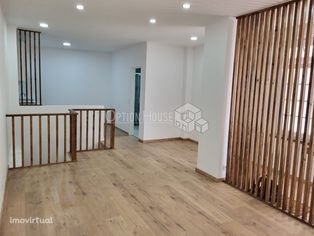 Apartamento T1+1, 80m2, centro Parede, 7 min a pé estação...