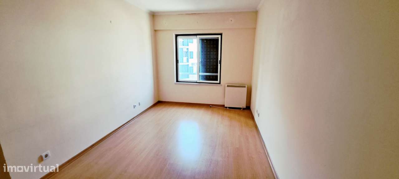 Apartamento T4  152m2 , Lugar estacionamento junto á praia  Alcochete.-11