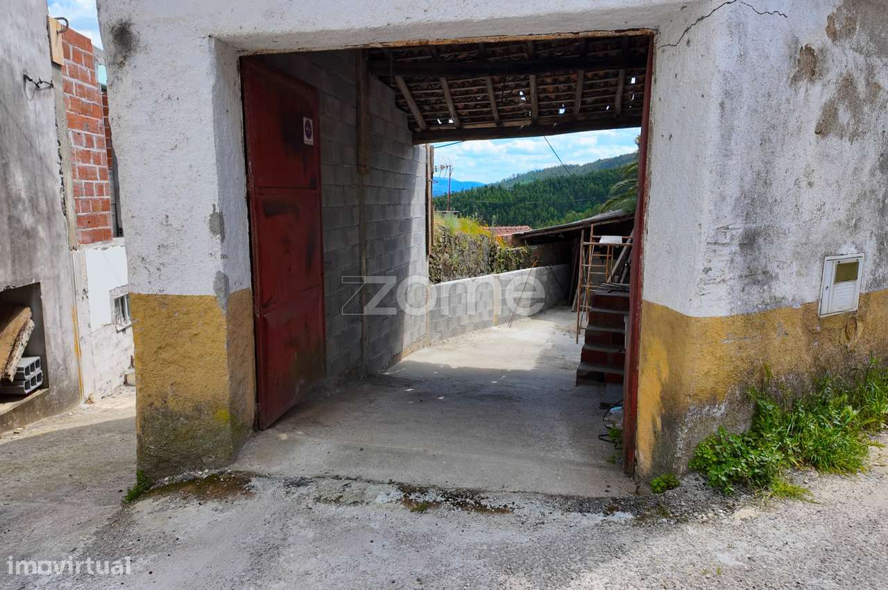 Moradia T3 para Recuperar |Situada em   Vale de Colmeias - Grande imagem: 1/26