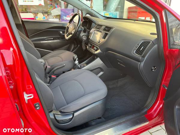 Kia Rio 1.4 L - 11