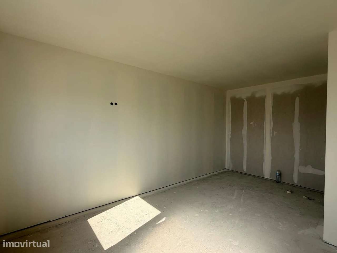 Moradia T3 de Arquitetura Moderna com Jardim e Garagem de 85 m² – Arco-13