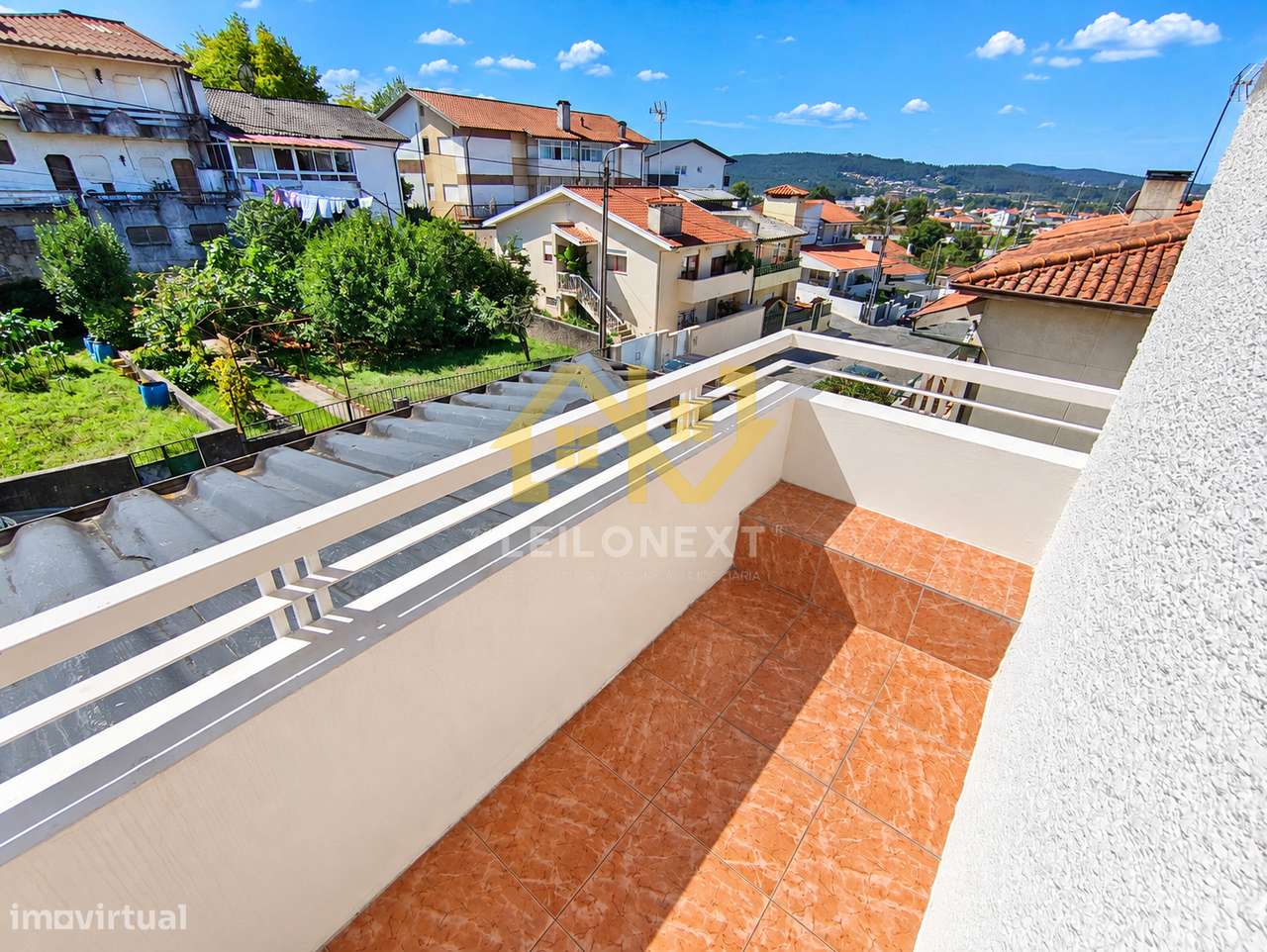 Moradia T4 de 3 Pisos com Grande Potencial na Trofa-11