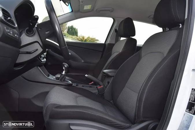 Hyundai i30 1.6 CRDi Comfort+Navi - 6