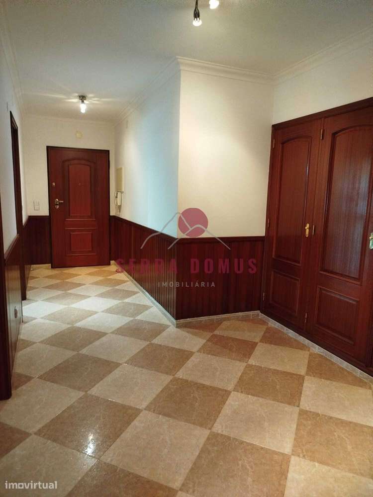 Apartamento T1 na Cavaleira com parqueamento - Grande imagem: 4/12