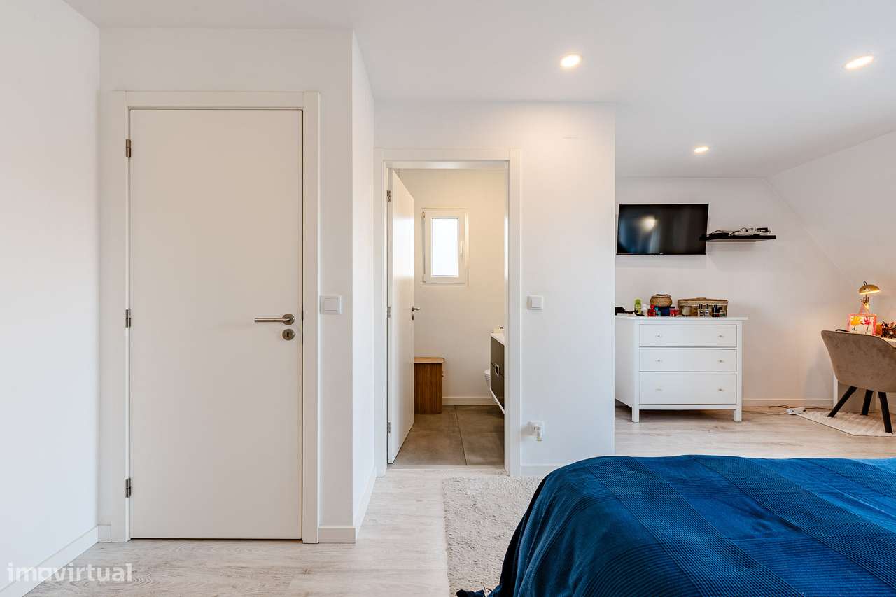 Moradia T3 com Garagem - Fernão Ferro-34