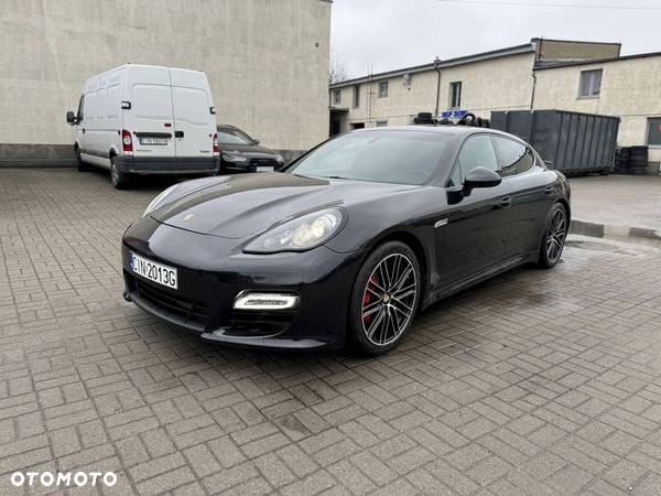 Porsche Panamera GTS PDK - 1