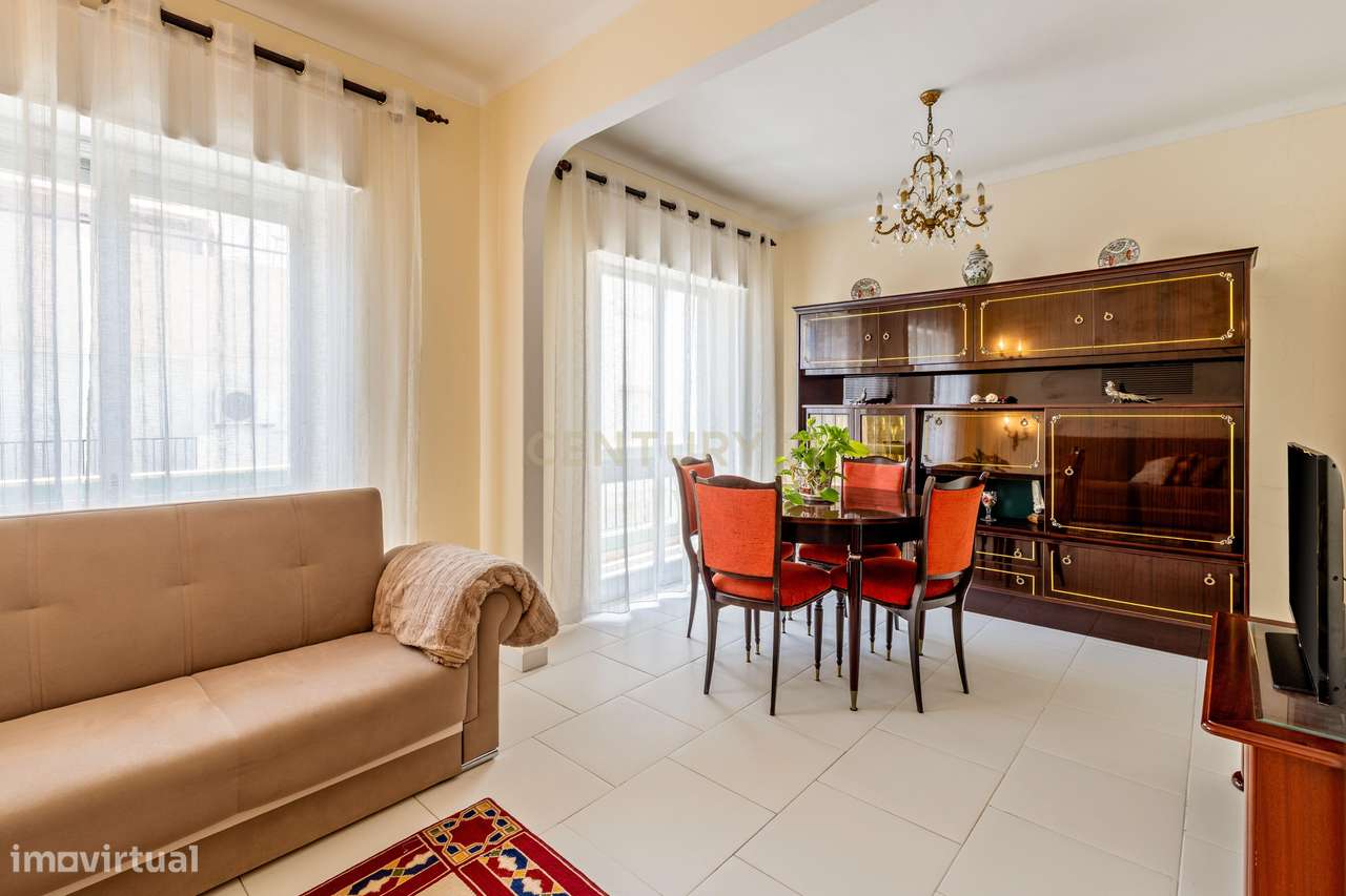 Prédio com duas frações independentes  T1 + T4 com rooftop no centro d - Grande imagem: 3/18