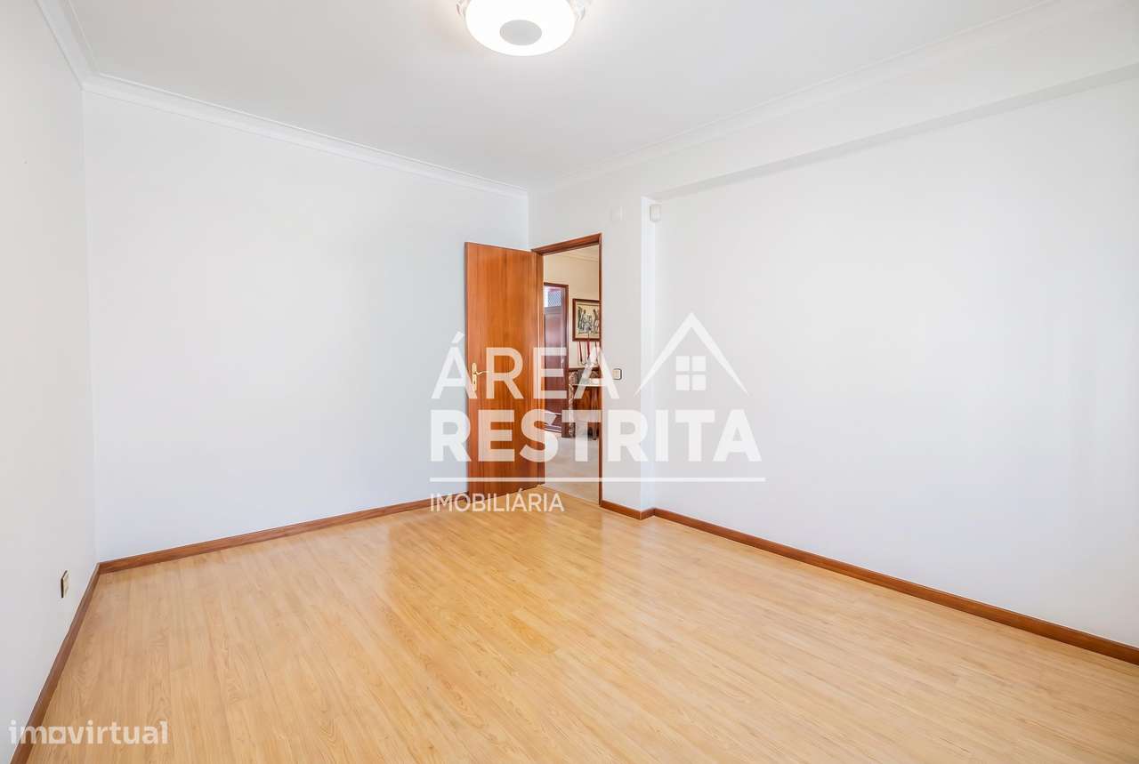 Apartamento T2 na Baixa da Banheira - junto à estação de comboio-12