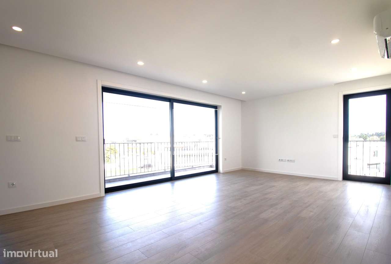 T2 NOVO, Cozinha Equipada e Garagem Fechada p/ 2 Carros, c/ 139 m² - Grande imagem: 3/20