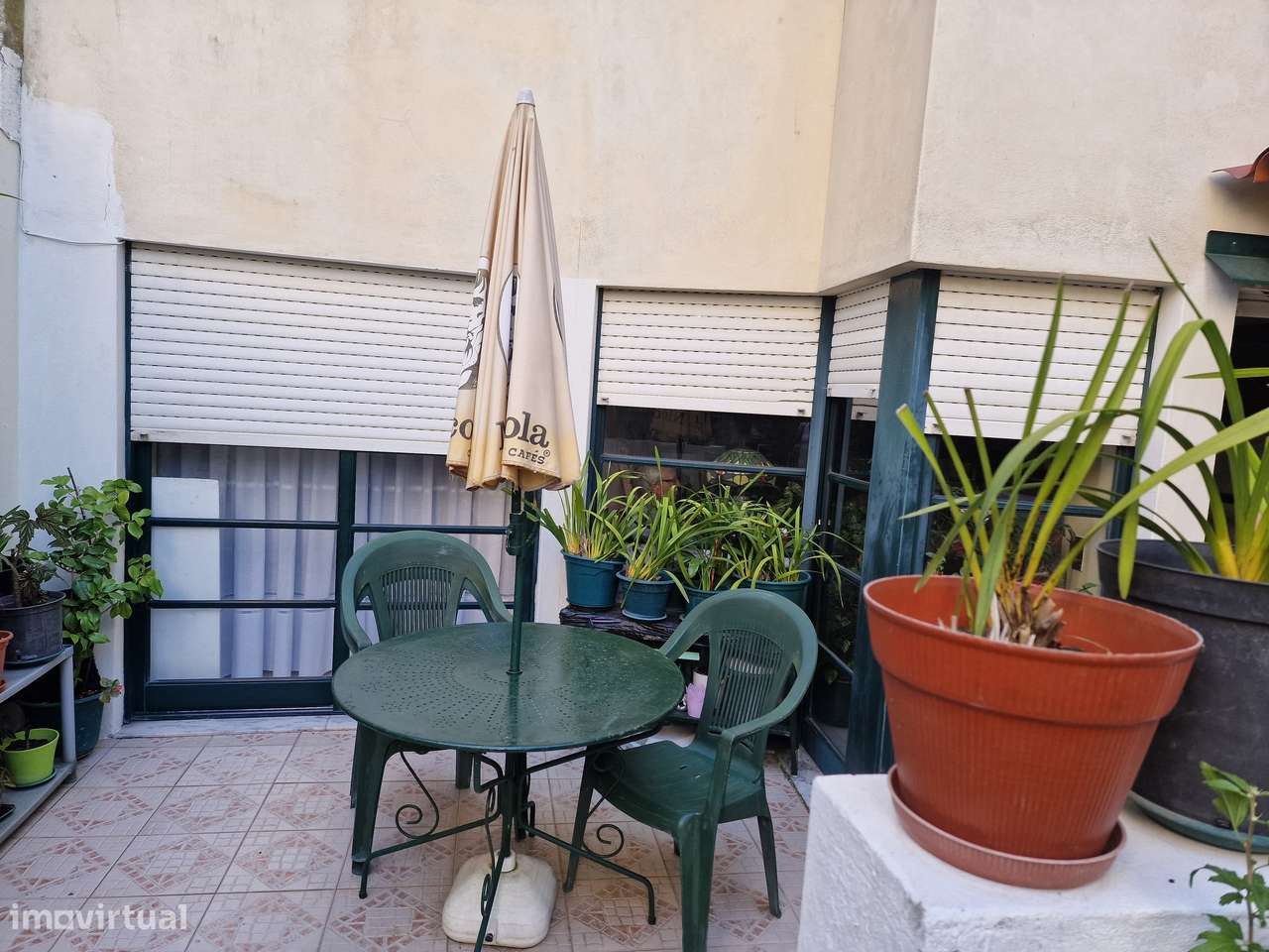Excelente imóvel c/ terraço, jardim + anexo c/ 2 divisões - Metro Rubi-3