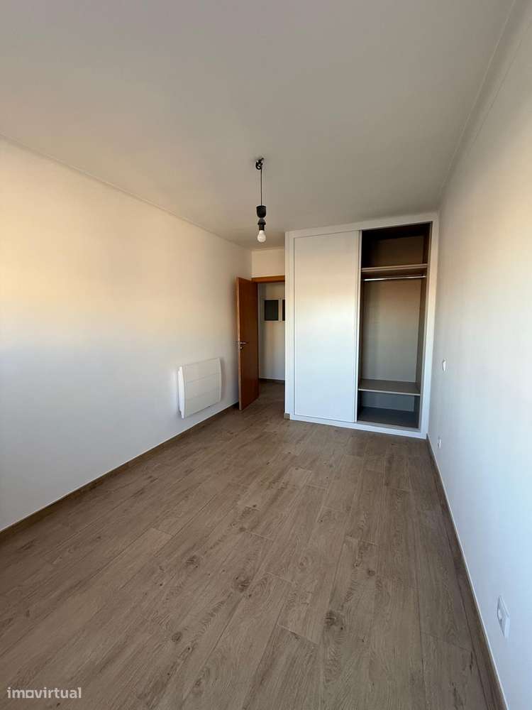 Arrenda-se apartamento T1+1 totalmente remodelado (a estrear) - Grande imagem: 5/19