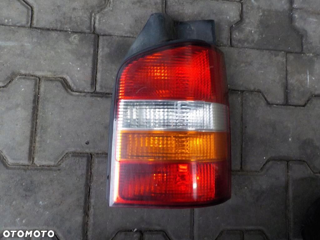 VW T5 LAMPA TYLNA TYL PRAWA WERSJA Z KLAPĄ - 1