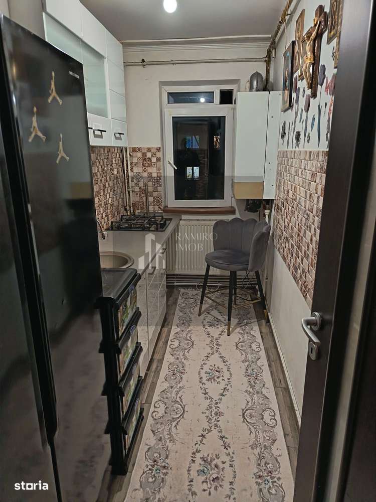 Apartament 3 camere semidecomandat