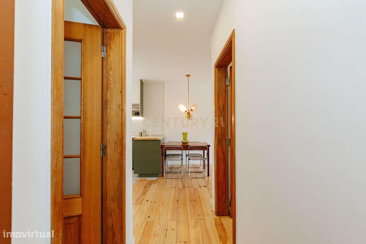 T2 exclusivo, totalmente remodelado e mobilado, com logradouro privati-15