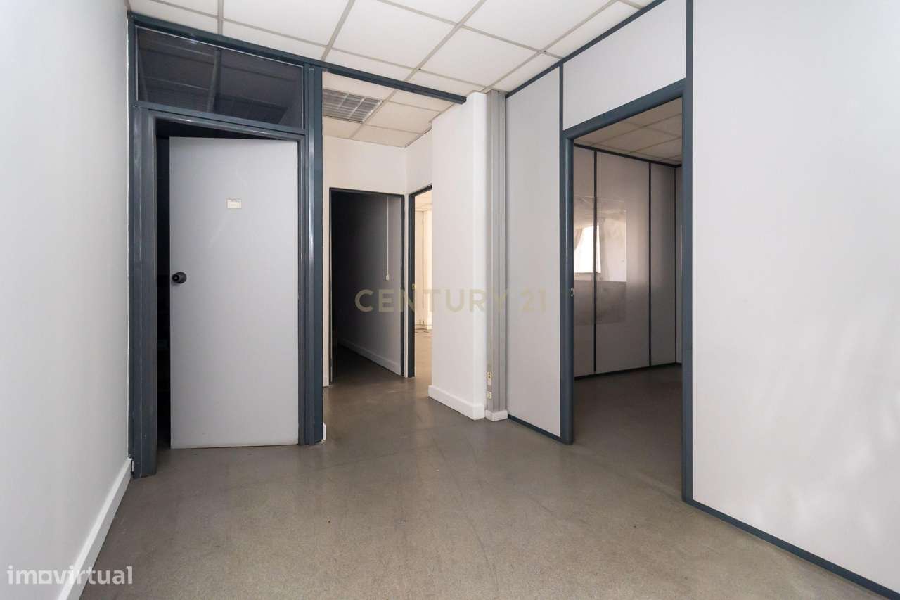 ESPAÇO COMERCIAL/SERVIÇOS com 311m2, para venda, no centro do Prior Ve-47