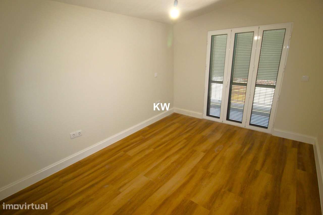 Venda Moradia T3 + 1 renovada, 3 suites, 3 wc, 3 varandas, 2 Box - Grande imagem: 4/53