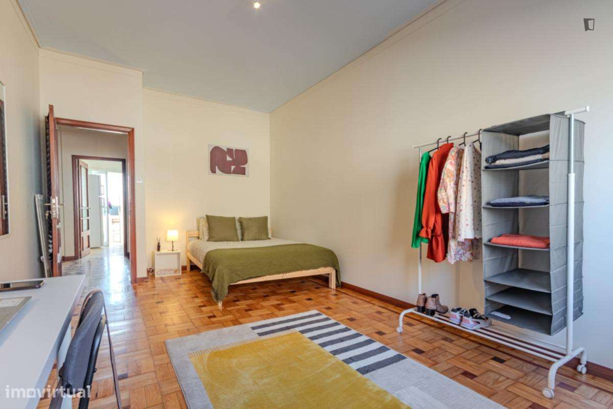 Quarto - localizado em Santo Ildefonso Porto - Grande imagem: 2/31