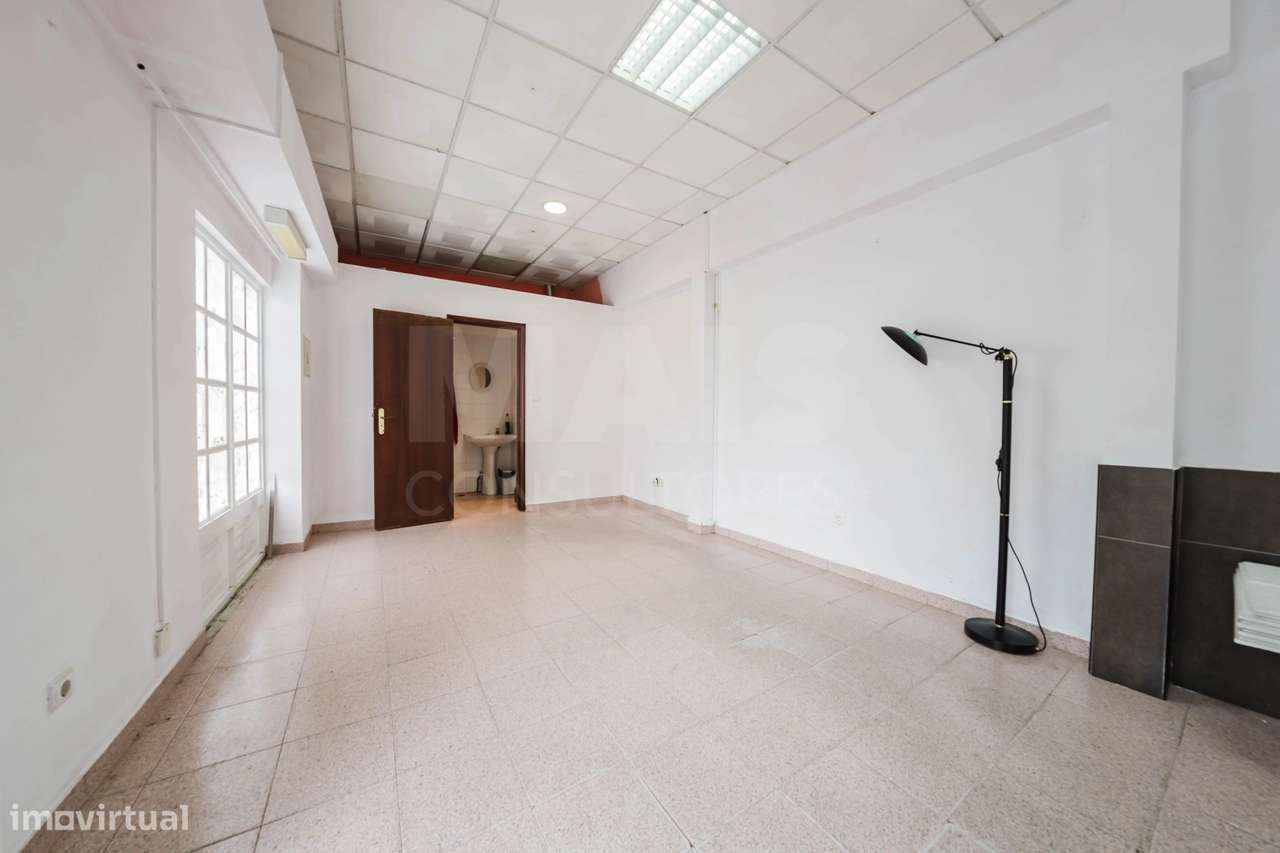 Oportunidade no Centro Histórico de Peniche – Espaço com Potencial ... - Grande imagem: 5/12