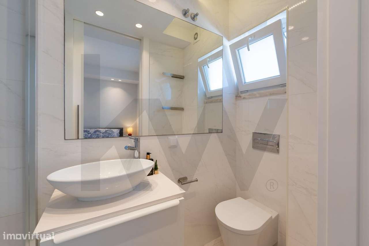 T2 Remodelado com Excelente Exposição Solar no Laranjeiro e Feijó, Alm-16