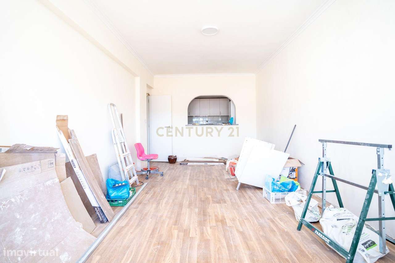 Apartamento T2 em remodelação | Casal de São Brás | Amadora-20