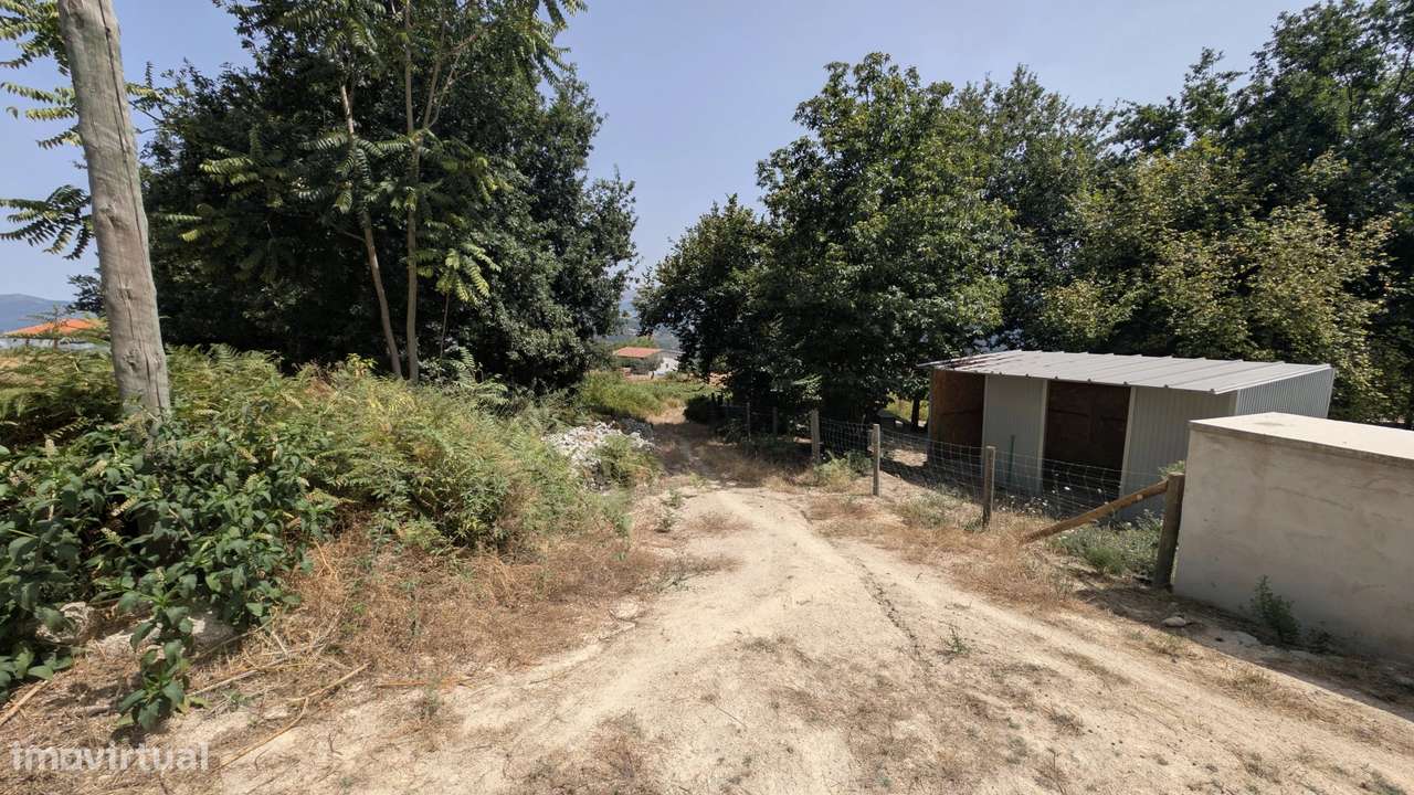 Terreno com 6.745 m² em Louredo, Amarante-3
