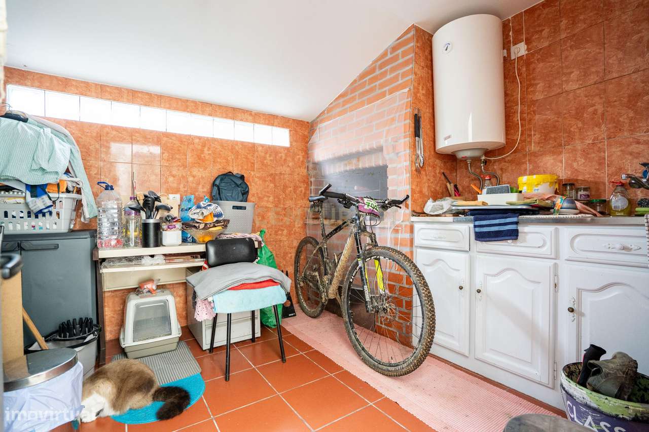 MORADIA TÉRREA T3 + SÓTÃO A 10 MINUTOS DA CIDADE-25