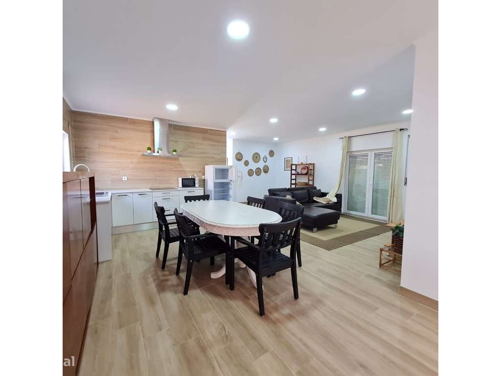 Vende-se moradia T8 junto á Praia da Assenta-37