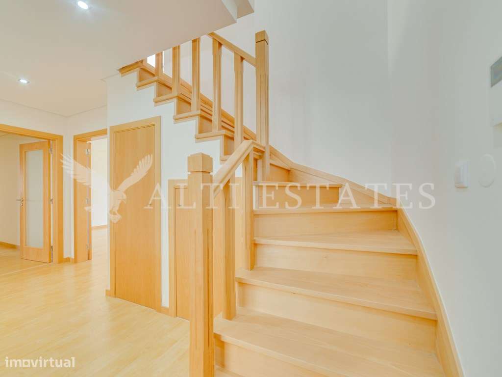 Apartamento Duplex T3 Virado a Sul com Vista Mar, Pronto a Estrear-21