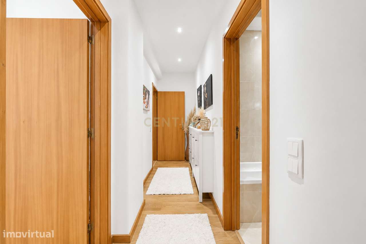 Penthouse T2 com Terraço e Vista Mar em Arcozelo-8