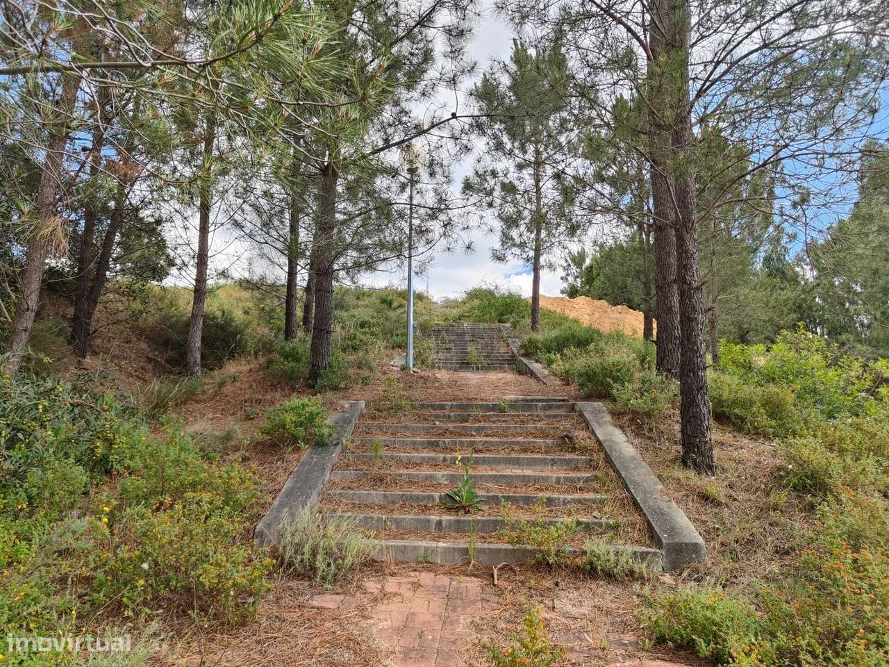 2 Terrenos Urbanos com Vista Panorâmica Ideal para Moradias de Luxo --18