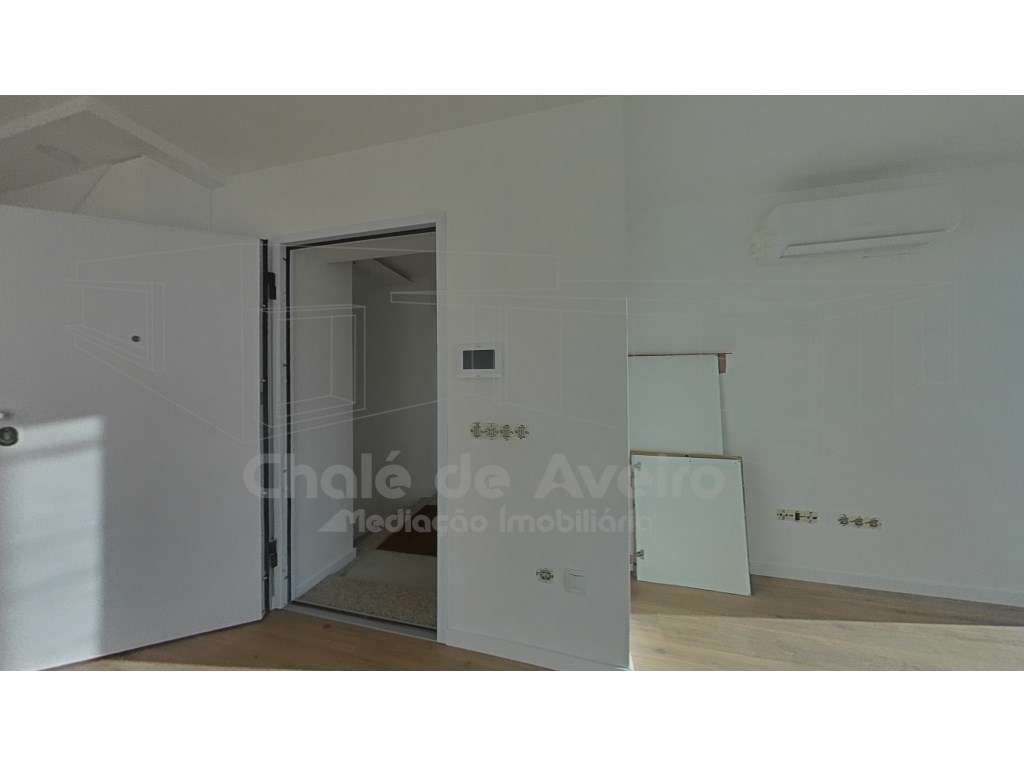 Apartamento T2 Duplex com garagem para 2 carros e terraço-8