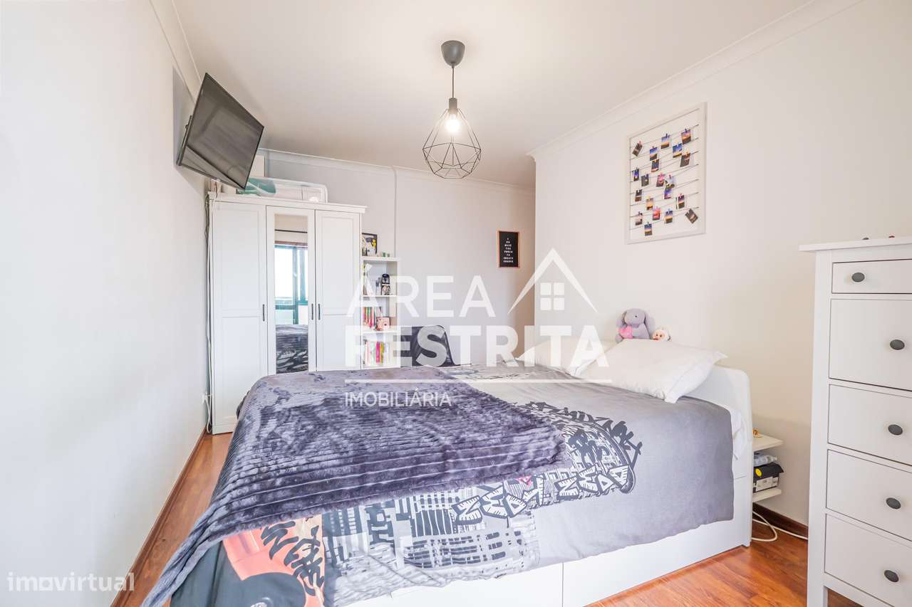 Apartamento T3 com parqueamento e elevador nos Fidalguinhos, Barreiro-20