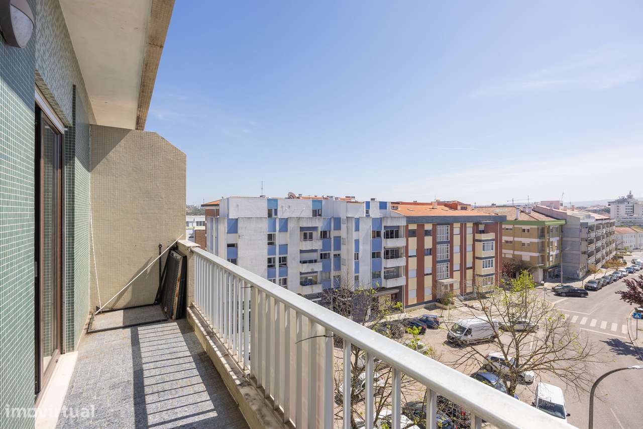 Apartamento T5 | Último Piso | Capuchos, Leiria-6