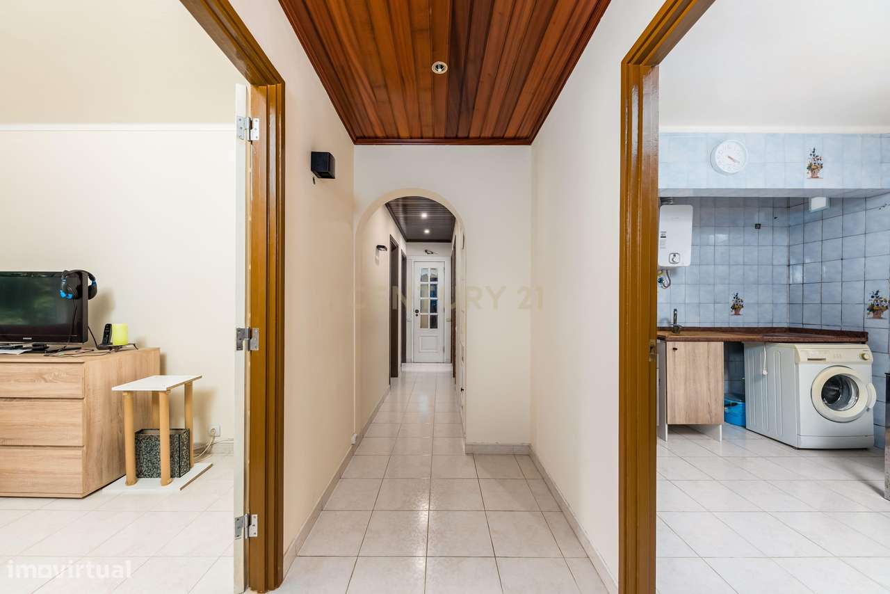 Apartamento T4 convertido em T3 | Mira-Sintra-8