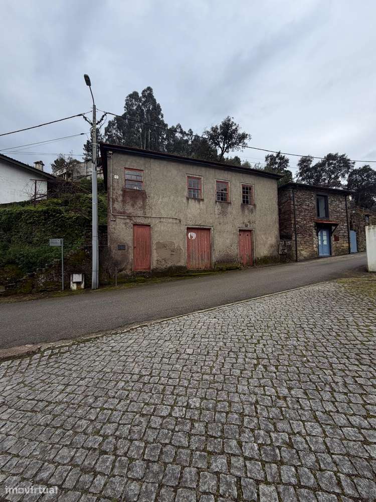 Moradia para Restaurar com Vista Rio-0
