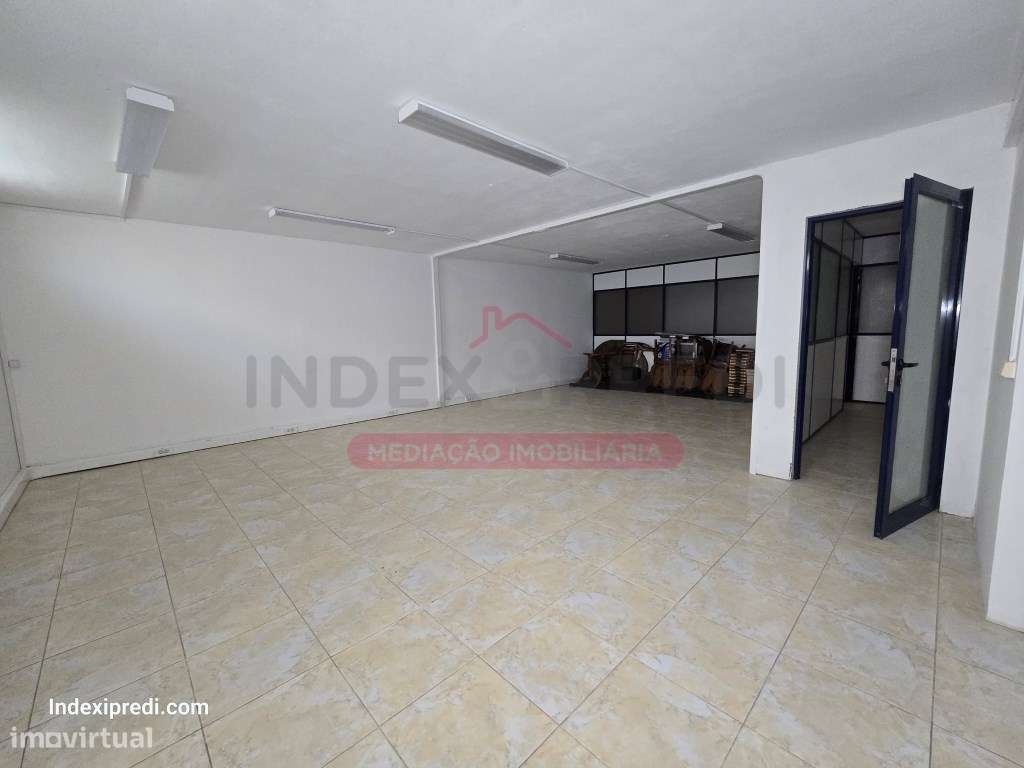 Investidores - Excelente loja com muita luz natural. - Arrendado-28