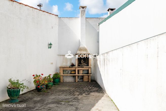 Moradia Geminada T4 com churrasqueira na Marinha Grande - Leiria-54