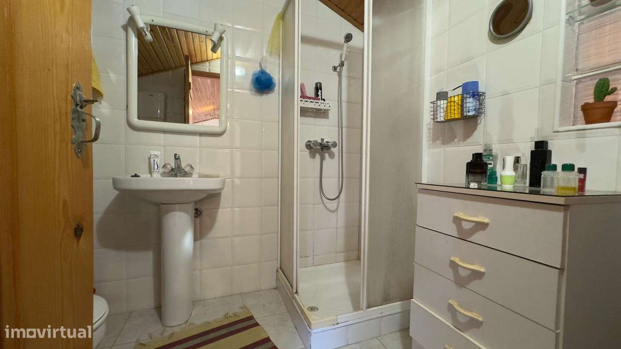 Moradia T6 - 220m2 - 3 pisos - 2 garagens - Barro - Pinheiro de Loures-45