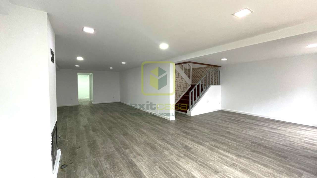 Moradia a poucos minutos da Praia - Grande imagem: 2/38