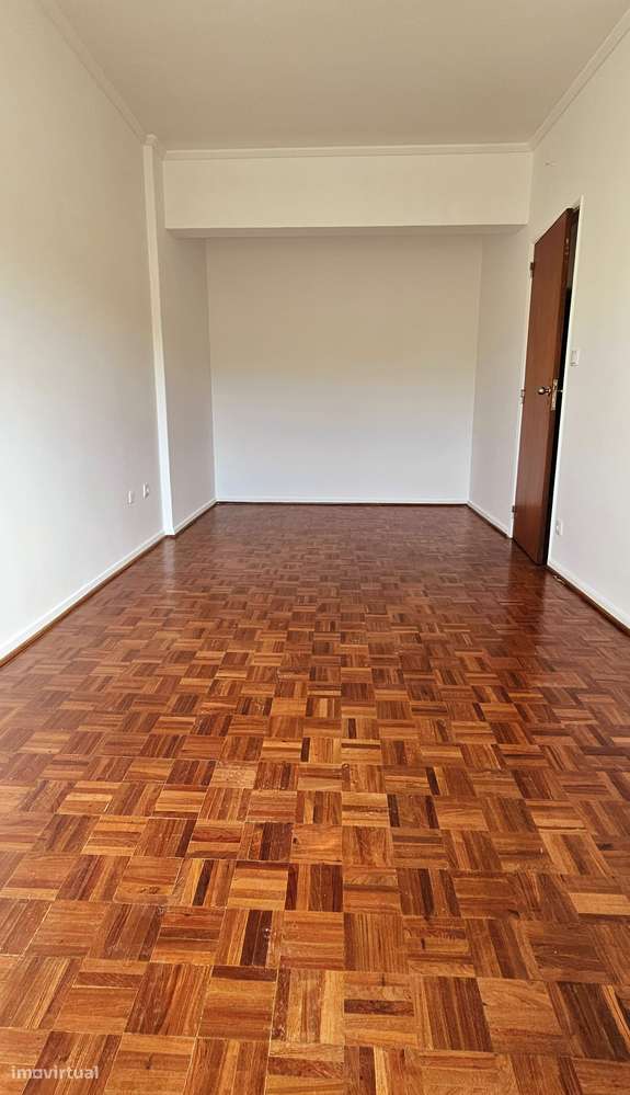 Apartamento T1 junto ao Metro Odivelas - Grande imagem: 4/12