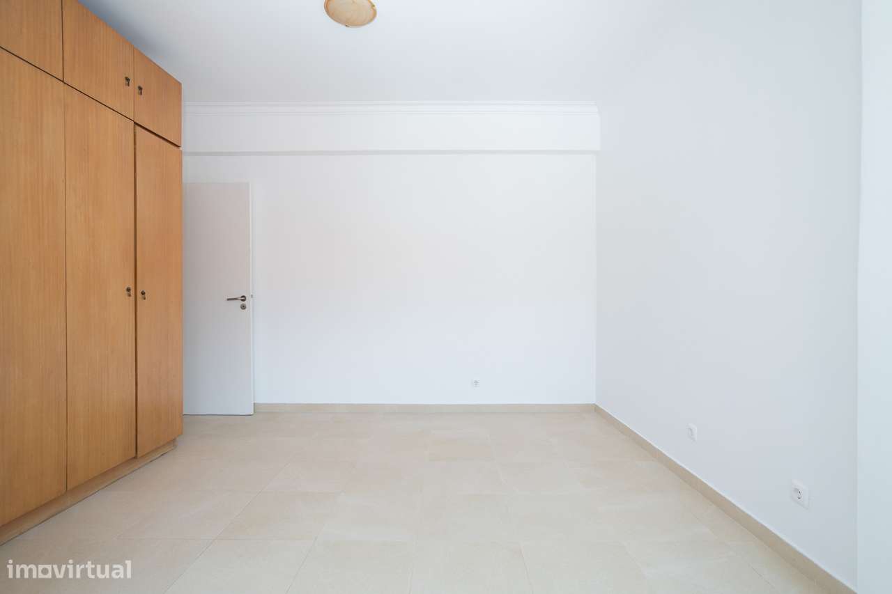 T1 bem localizado com cozinha equipada. - Grande imagem: 4/21