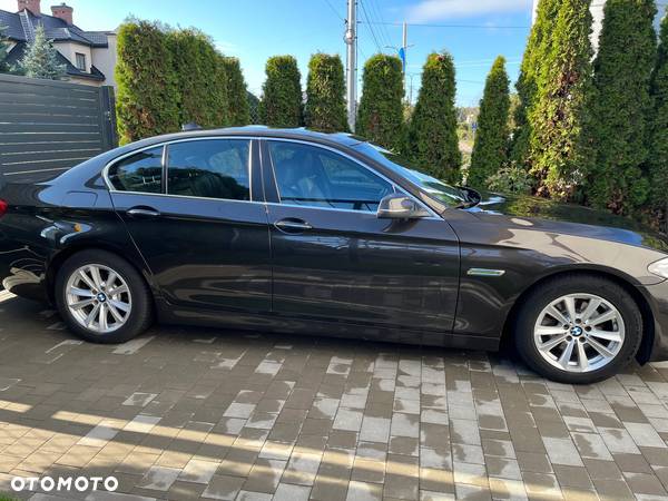 BMW Seria 5 528i xDrive Luxury Line - 4