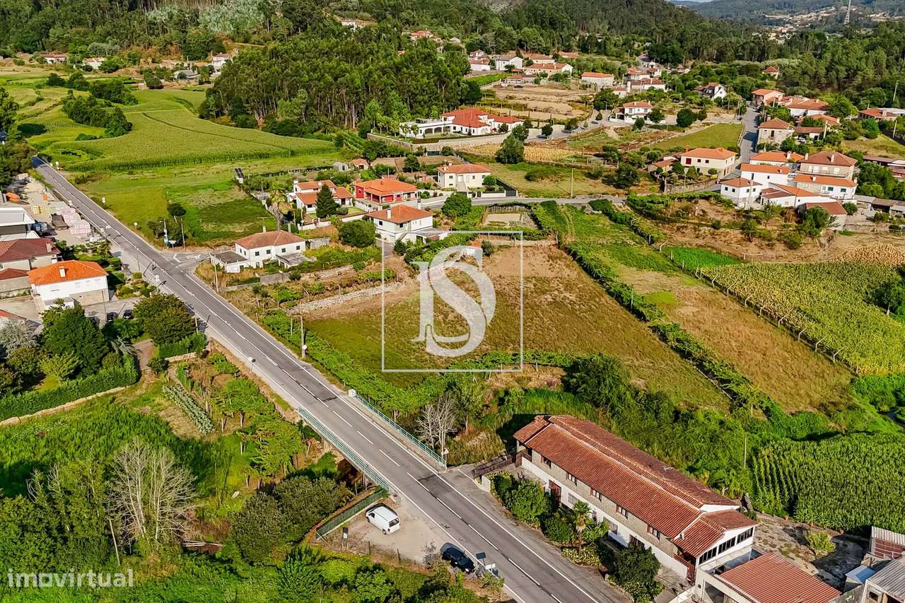 Moradia T4 c/ 376 m², jardim e riacho-40