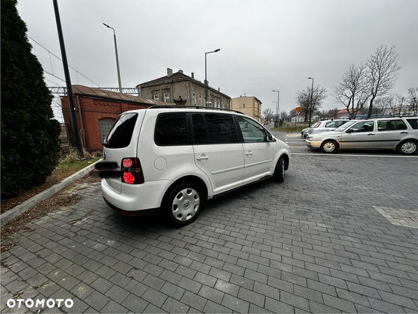 Volkswagen Touran 2.0 TDI DPF DSG Trendline - 9