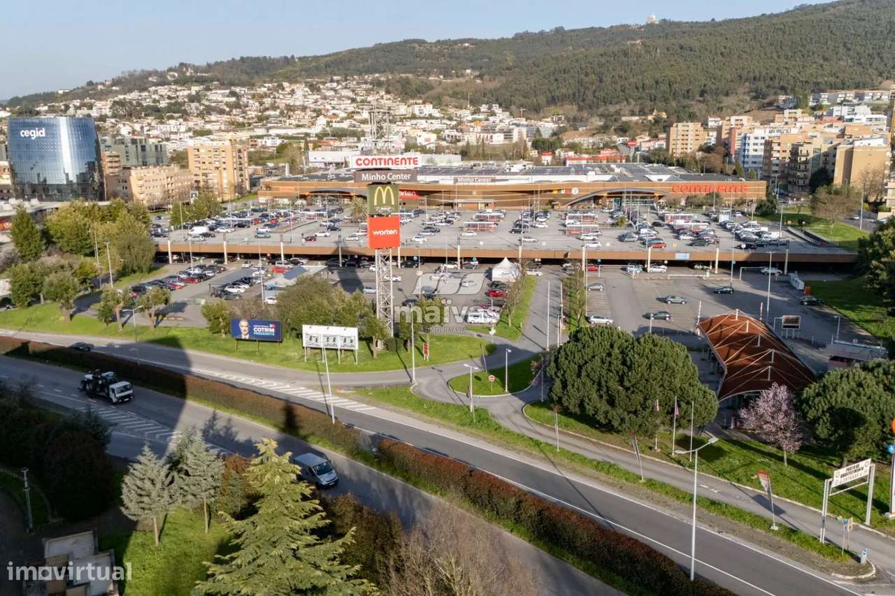 T3 + ESCRITÓRIO NUM DOS EMPREENDIMENTOS MAIS EMBLEMÁTICOS DE BRAGA.-36